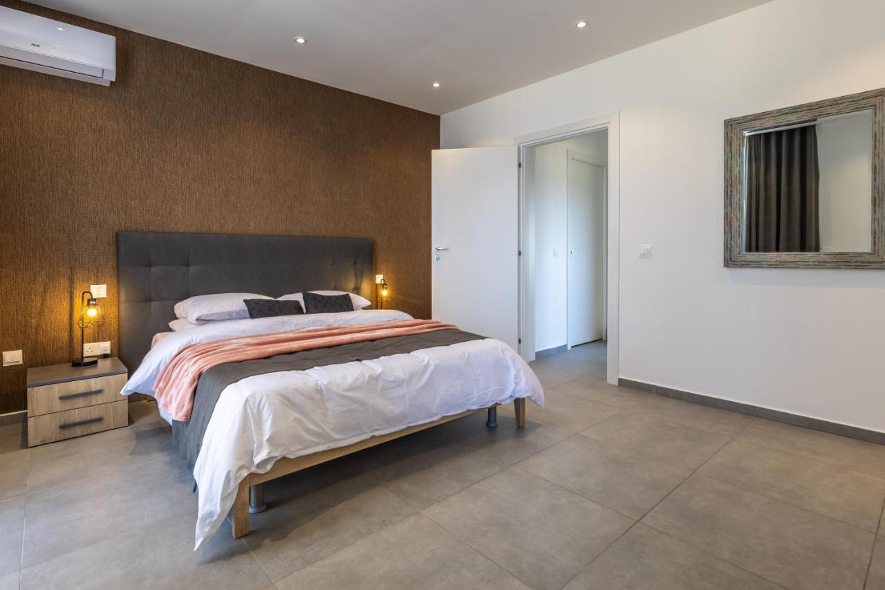 Heated Luxury Poolside Retreat In St Julian S