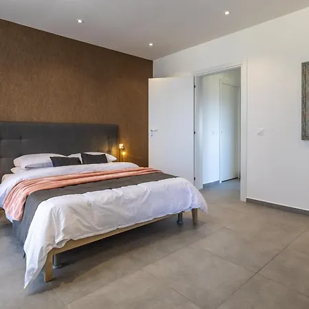Heated Luxury Poolside Retreat In St Julian S Apartment Pembroke Exterior photo